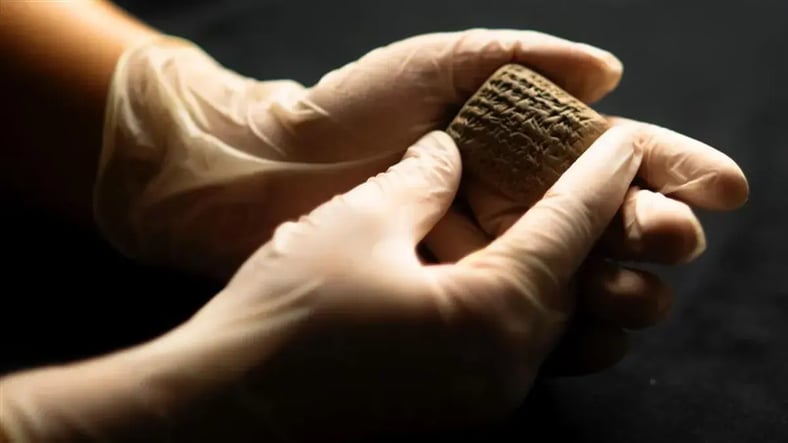 cuneiform-tablet-shopping-receipt-l